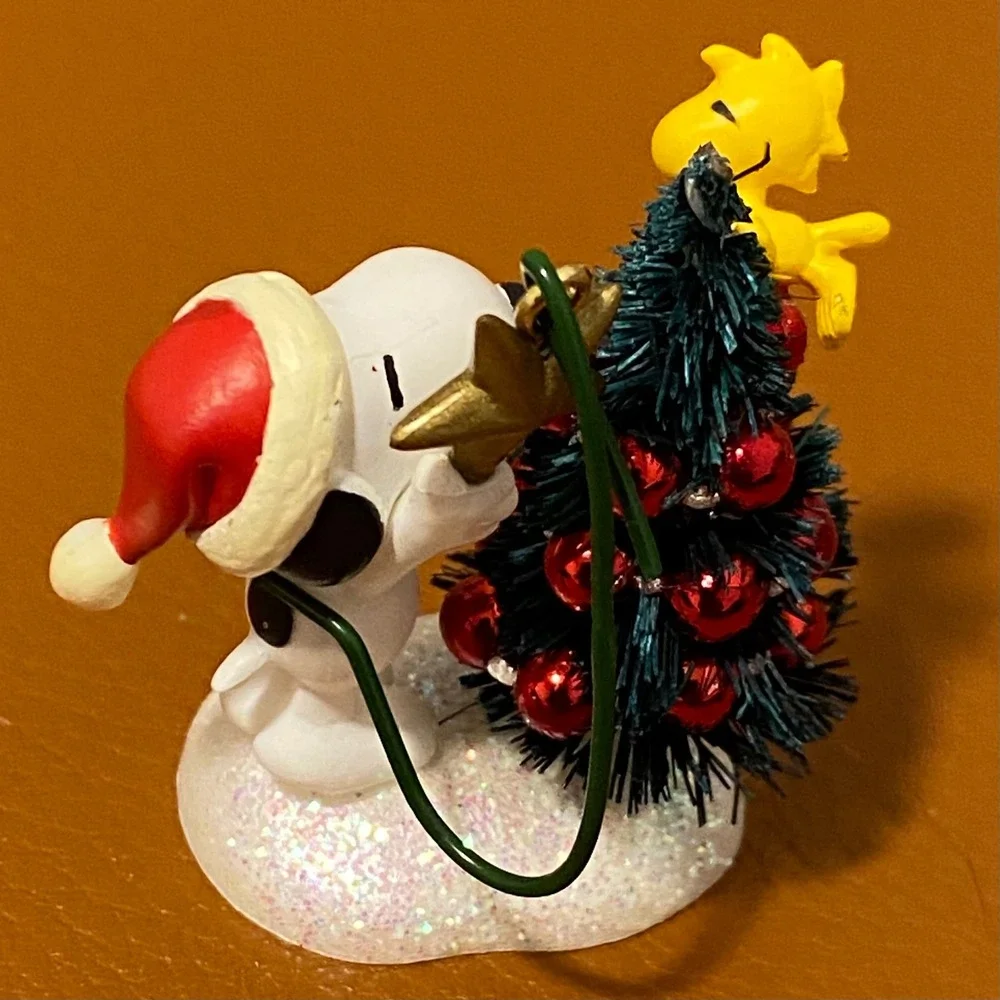 Vintage Hallmark Keepsake Miniature Ornament Winter Fun Snoopy Peanuts Woodstock